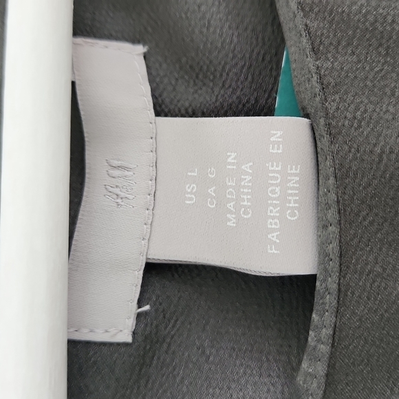 🥳🎉 HOST PICK ⭐️NWT H&M Pleated Satin Dress w/ Sash BNWT Deep Moss Green LARGE - Picture 2 of 5